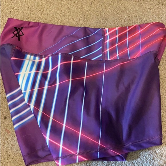 NBW: Booty shorts - Picture 4 of 4